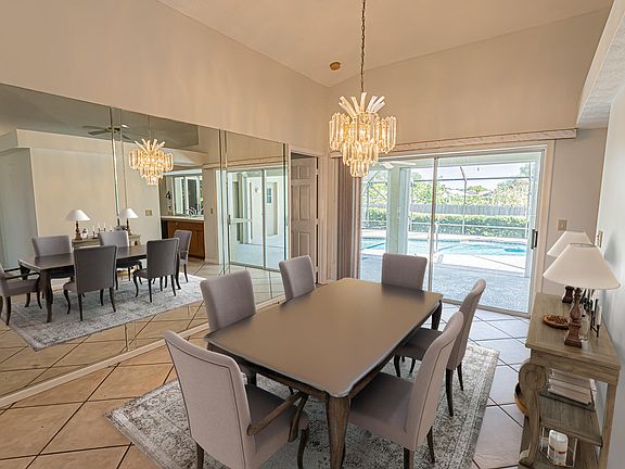 4th image of 2461 SW Cameo Boulevard