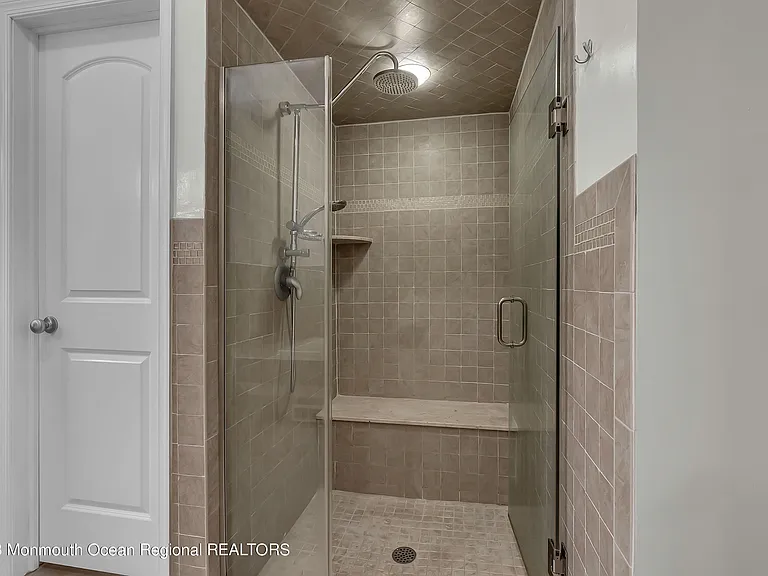 1607 Holbrook St — Photo 21