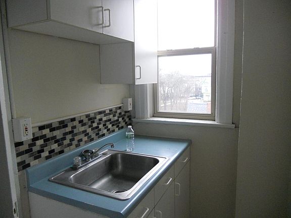 5th image of 49 Johnson Park APT 21