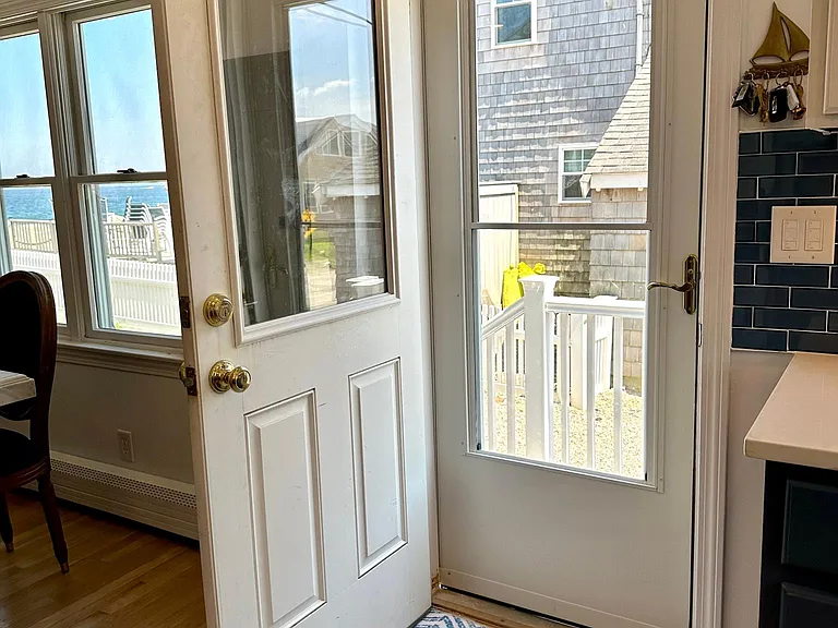 92 Foster Ave — Photo 13
