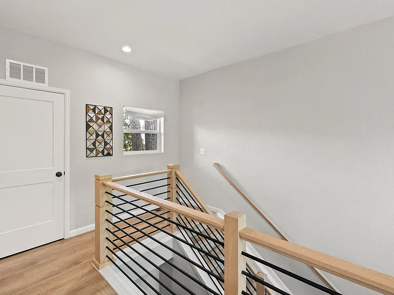 815 E Cache La Poudre St #B — Photo 3
