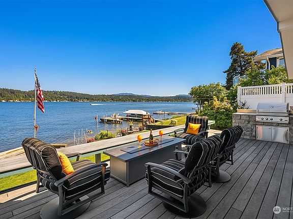 2nd image of 1820 W Lake Sammamish Parkway NE