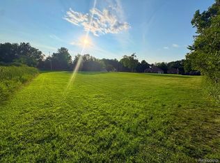 9507 Modena Farms, South Lyon, MI 48178