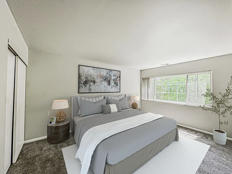 Creekside Apartments — Photo 5