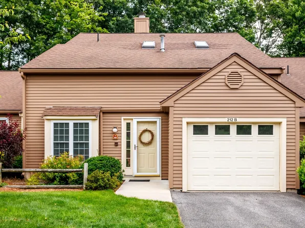 212 Ridgefield Cir #212B, Clinton, MA 01510
