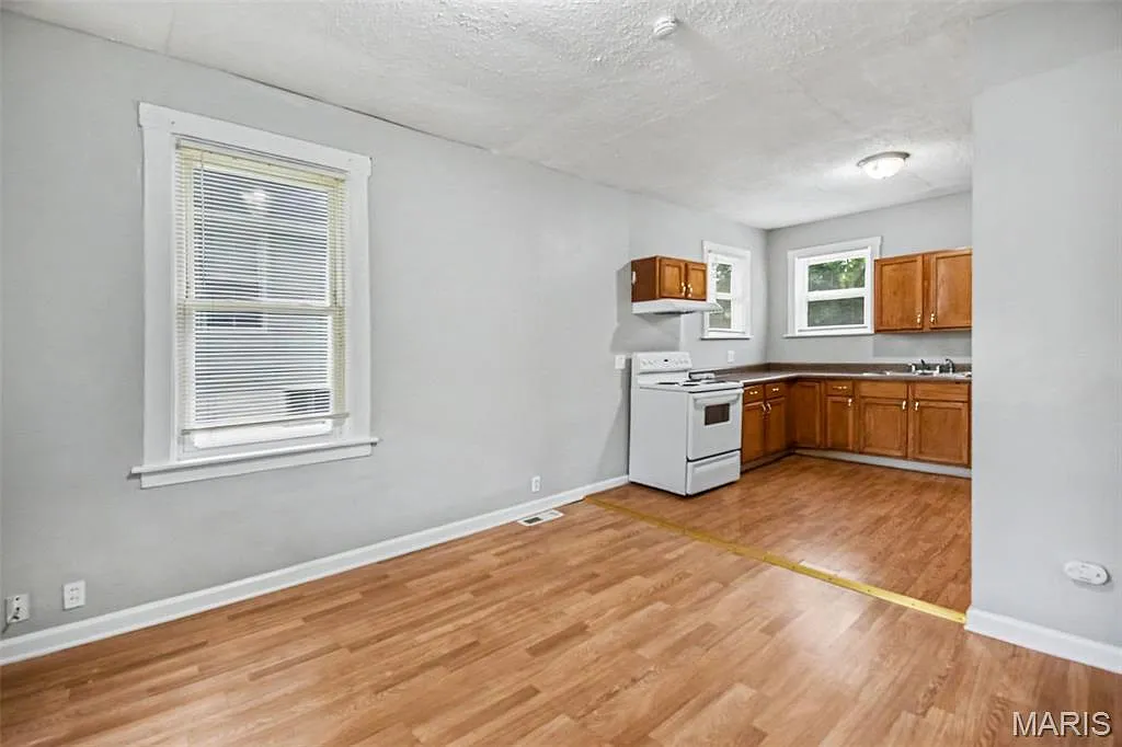 2 bed, 1.0 bath, 552 sqft, $1,195 — Photo 4