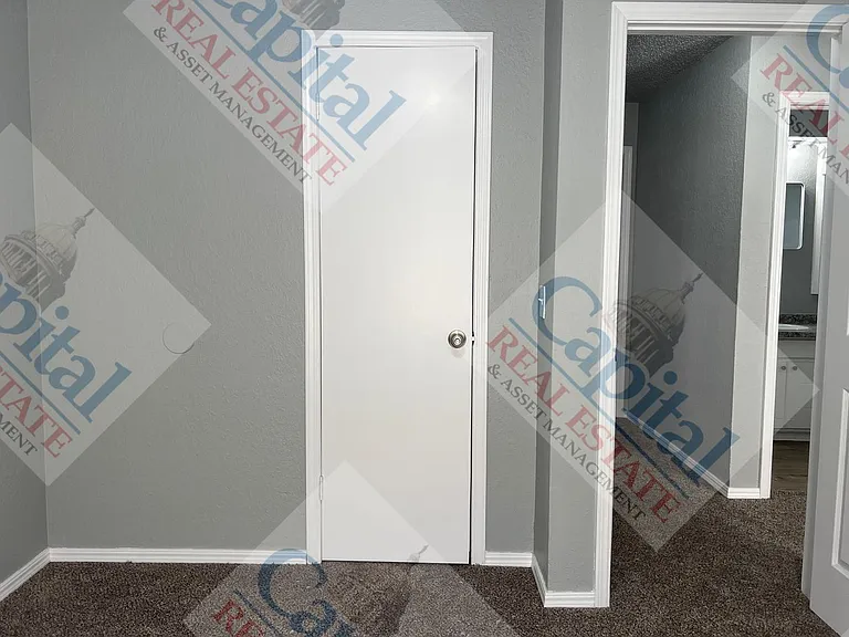 1013 W Gladys Way — Photo 22