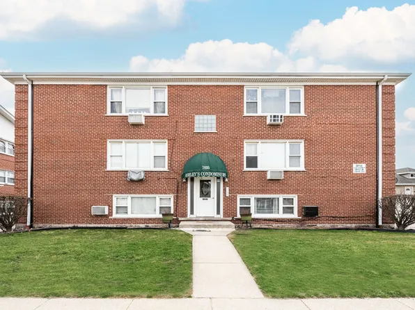 7835 43rd St APT 2, Lyons, IL 60534