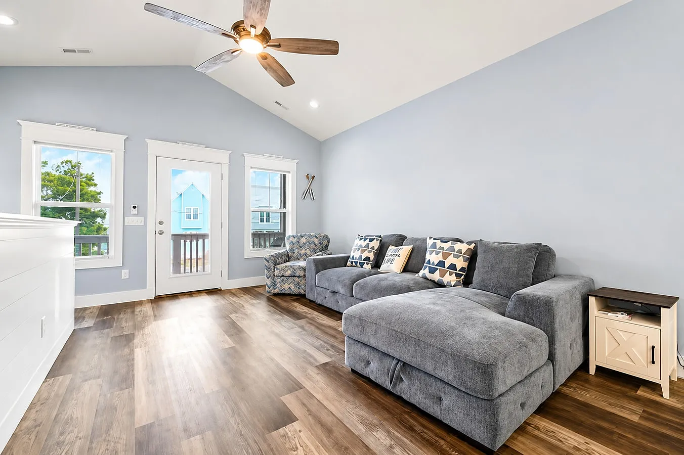 3 bed, 2.5 bath, 1541 sqft, $3,636 — Photo 3