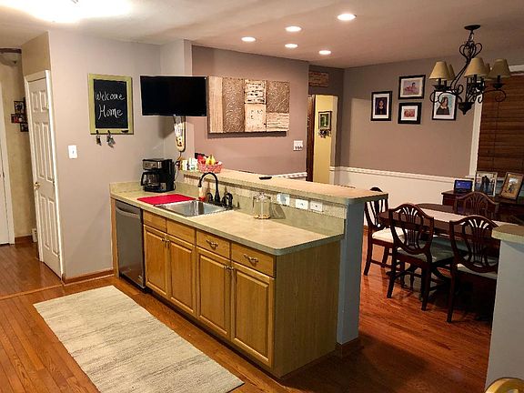 3rd image of 11704 Audubon Ave