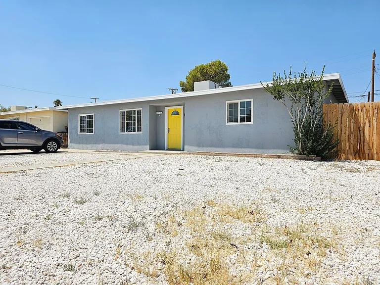 225 N Helena St — Photo 2