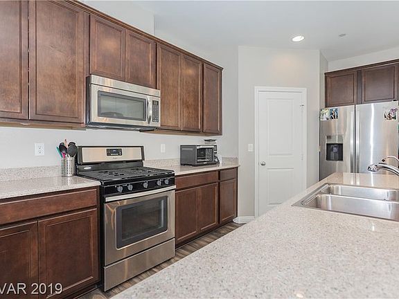 5th image of 887 Harbor Ave
