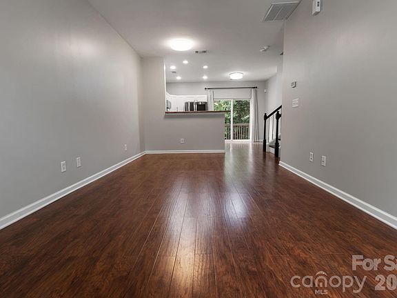 4th image of 407 Delta Dr