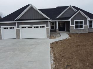 N48W27277 Golden Pheasant Way, Pewaukee, WI 53072