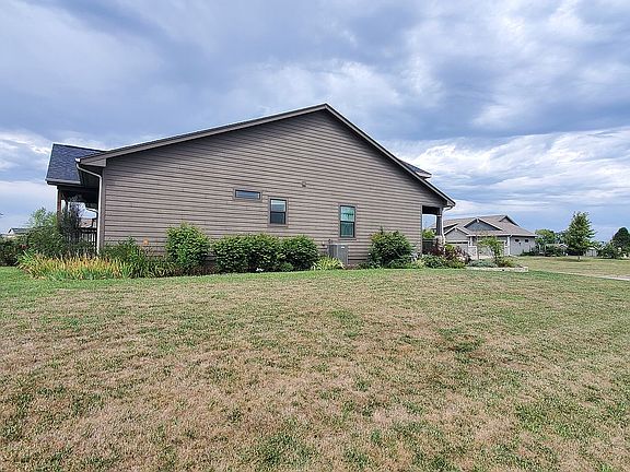 3rd image of 809 E Scenic Valley Ct