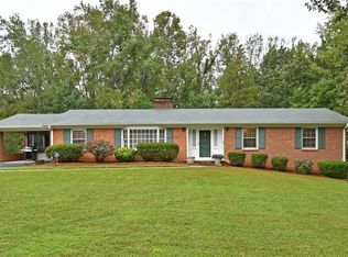 1920 Lodgecrest Ln, Pfafftown, NC 27040