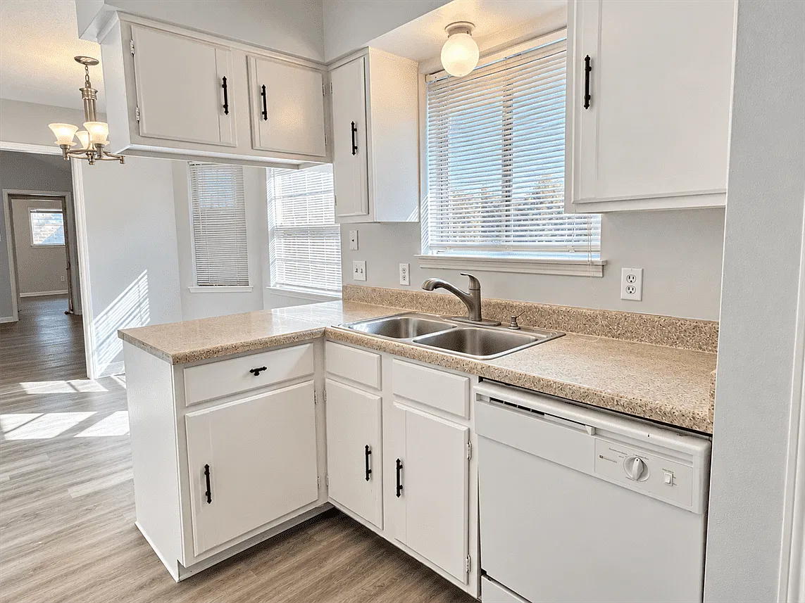 4 bed, 1430 sqft, $1,750 — Photo 2