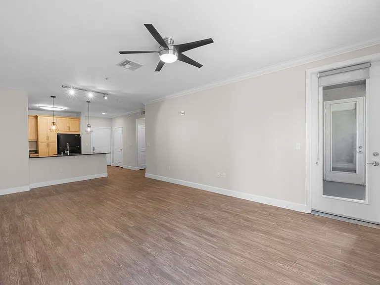 Stadium House Apartments — Photo 22
