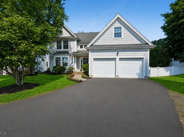 7 Holly Ct, Bloomfield Twp., NJ 07003