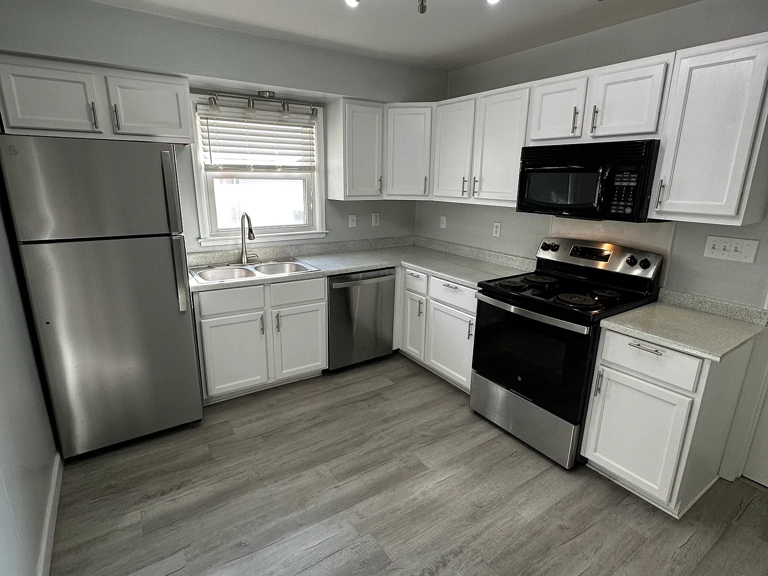 3 bed, 962 sqft, $1,500 — Photo 2