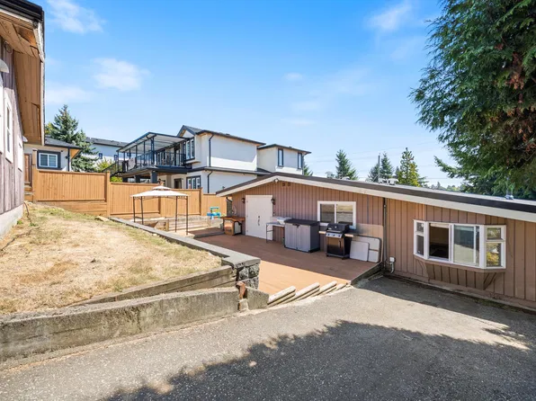 8085 10th Ave, Burnaby, BC V3N 2S4