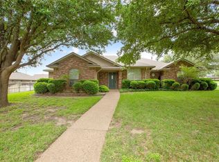 101 Whispering Meadows Dr, Hewitt, TX 76643