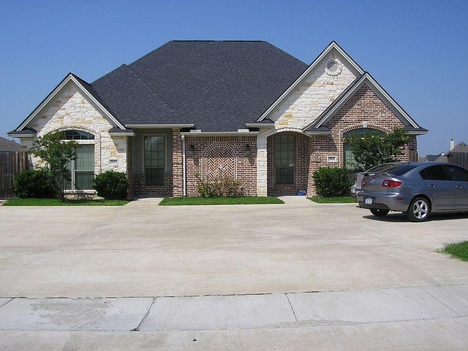 1st image of 3831 Oldenburg Ln