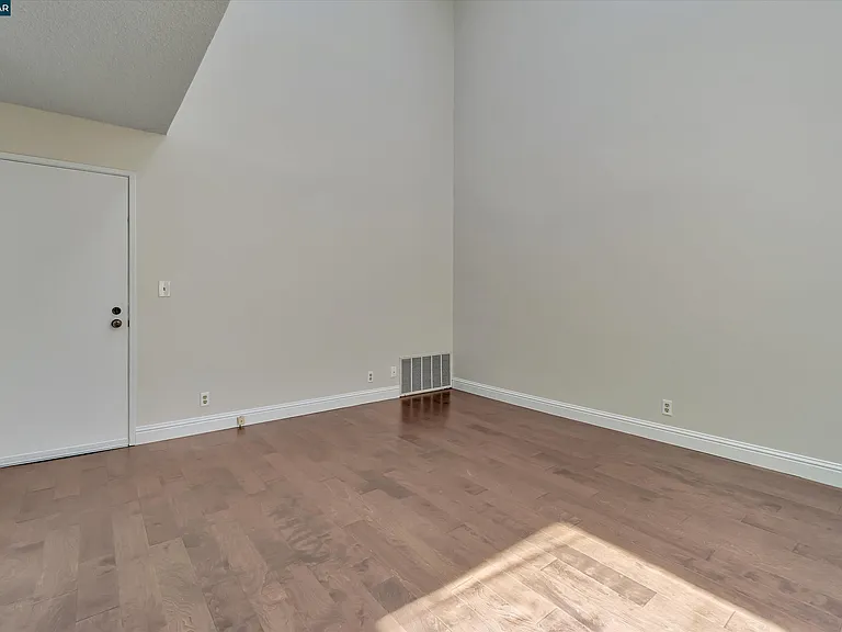 1956 Fair Ridge Ct — Photo 36