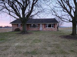 890 Long Ln, Denver, PA 17517