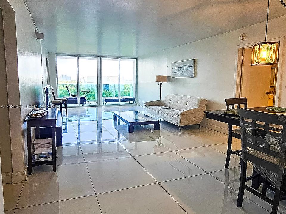1st image of 100 Bayview Dr APT 722