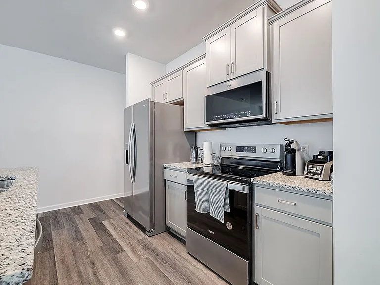 151 Holloway Hl — Photo 2