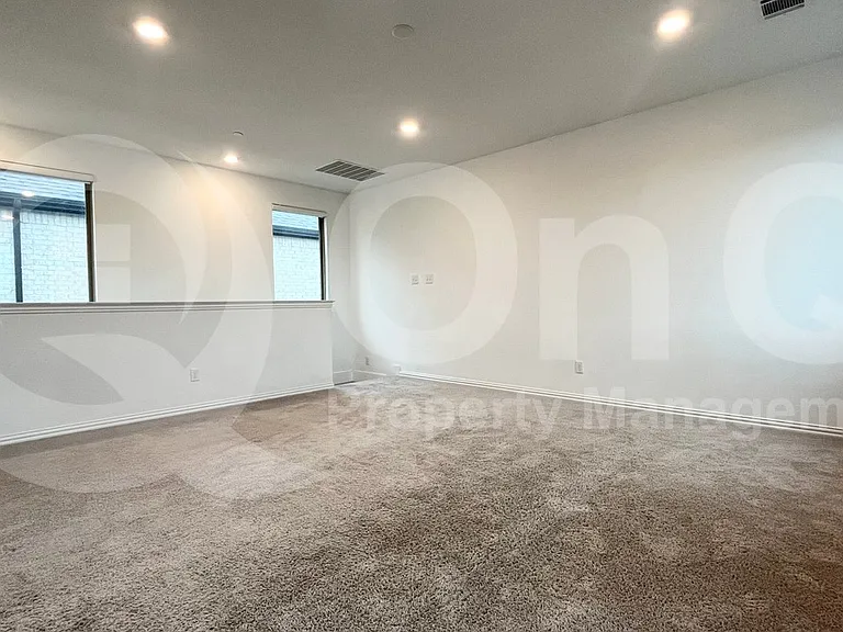 7529 Regal Ln — Photo 9