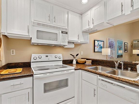 4th image of 1440 Veteran Ave APT 346