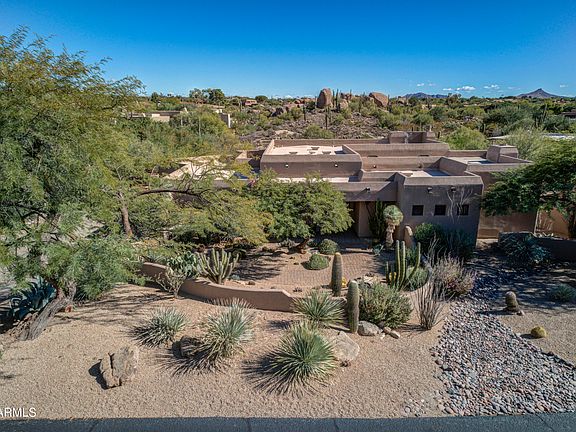 2nd image of 2032 N SMOKETREE Drive
