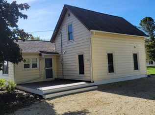 605 1st St, Bellechester, MN 55027