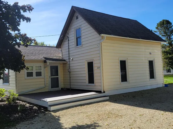 605 1st St, Bellechester, MN 55027