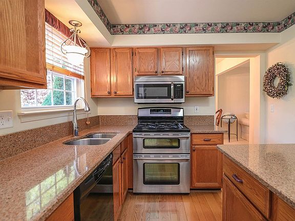 5th image of 3088 Turnberry Ln