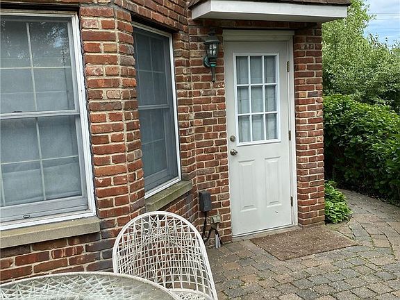 3rd image of 24 Manhasset Ave APT G