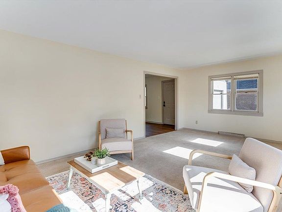 5th image of 337 S Arapaho St
