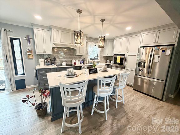 4th image of 701 Cherry Ln