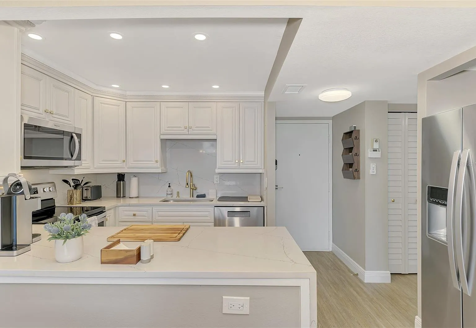 5855 Midnight Pass Rd — Photo 3