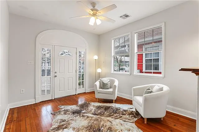 2 bed, 1.0 bath, 858 sqft, $1,600 — Photo 4