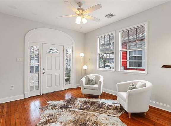 4th image of 4424 General Pershing St