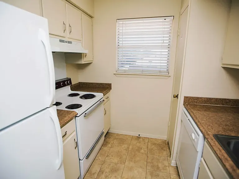 Concord Apartments — Photo 3