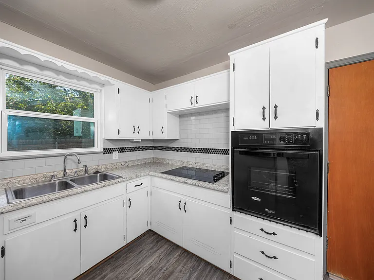 1502 NW 48th St — Photo 8