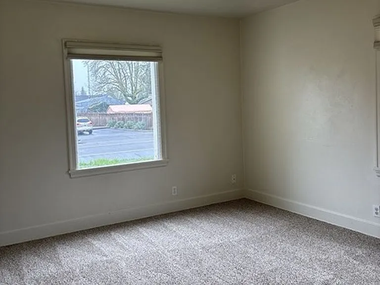 595 E Washington St — Photo 11