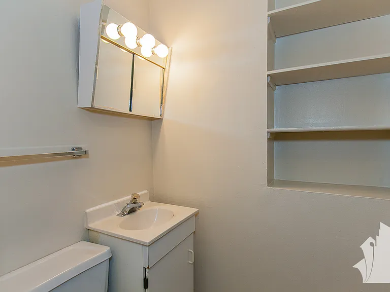 875 W Lill Ave — Photo 8