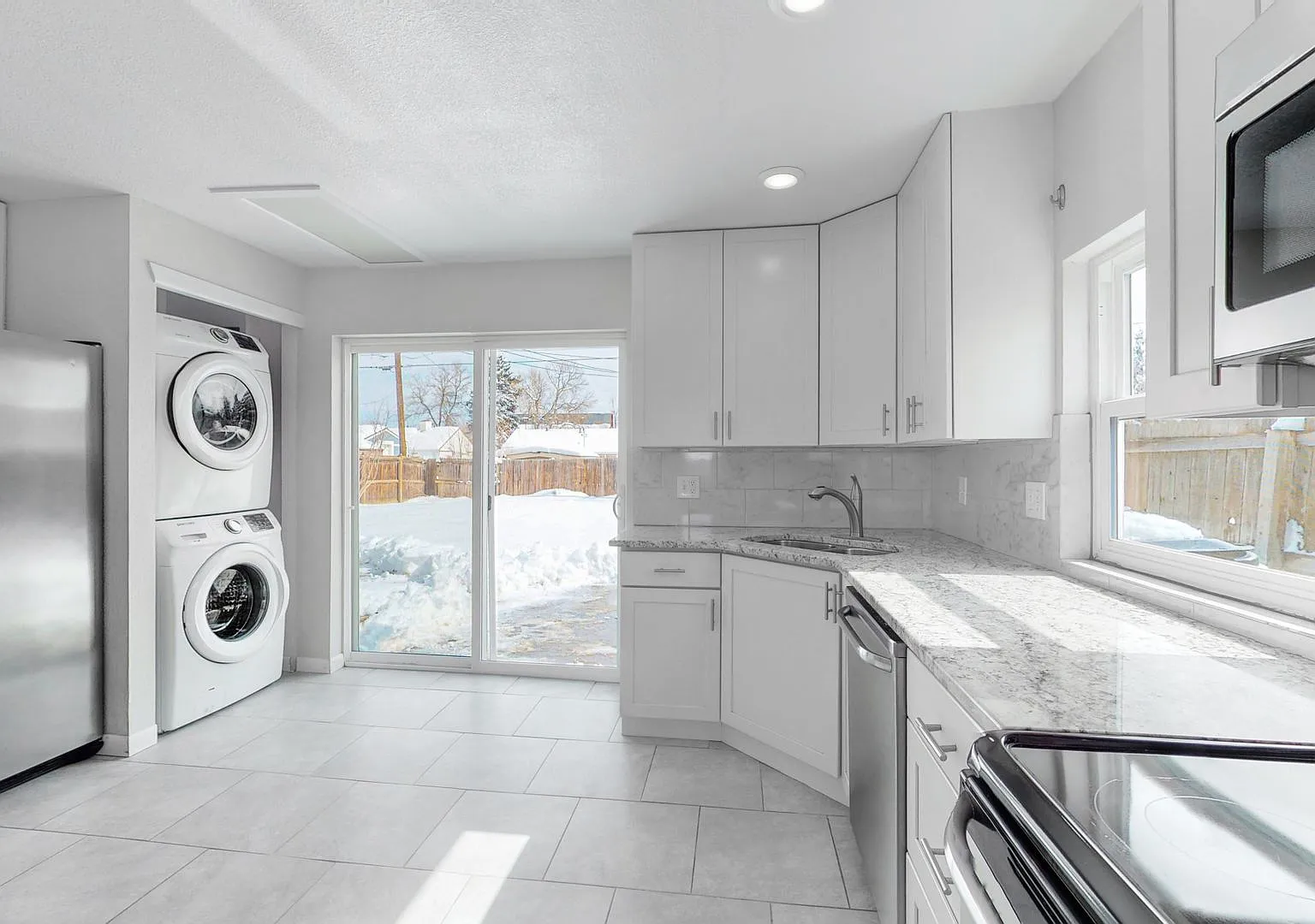 Bright and sunny 3 bed/1 bath home — Photo 4