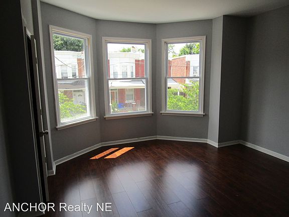 2nd image of 118 E Mayland St