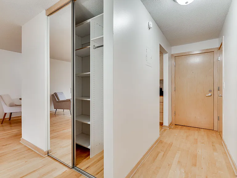 311 Kenwood Pkwy — Photo 9